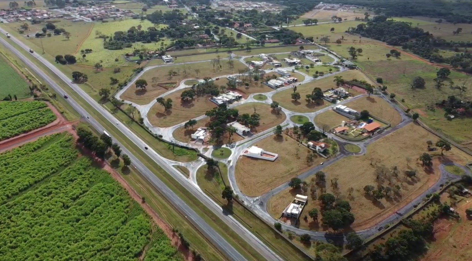 Read more about the article Mobilidade Inteligente: Como o acesso privativo à Rodovia Faria Lima valoriza o Parque das Flores Residencial